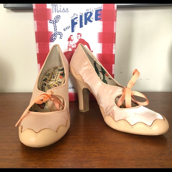 Miss L Fire NWOT Maxie silk ribbon pump - Picture 7 of 9